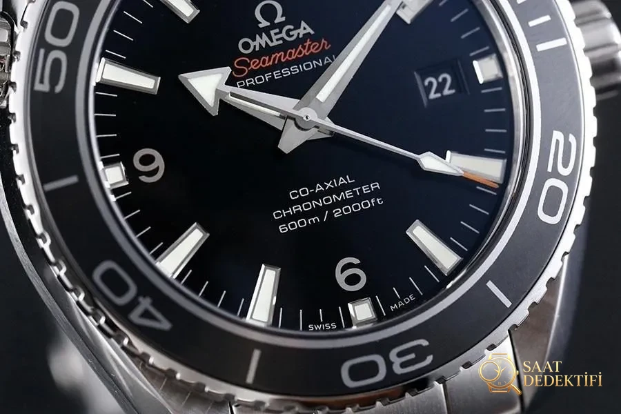 VS Factory Omega Seamaster 600M 232.30.42.21.01.001 Replika Kol Saati - 42 mm - Arka Kapak ve Mekanizma Detayı