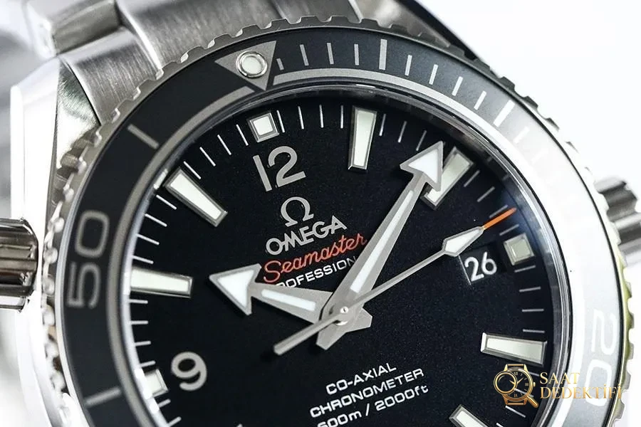 VS Factory Omega Seamaster 600m 232.32.46.21.01.003 Replika Saat - 45.5 mm - Kasa Profili ve Kurma Kolu İncelemesi