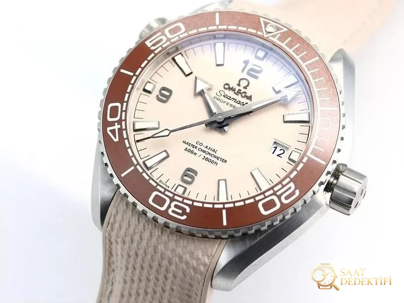 VS Factory Omega Seamaster 600M Altın Kum Kadranlı Replika Saat - VS Watch - Arka Kapak ve Mekanizma Detayı