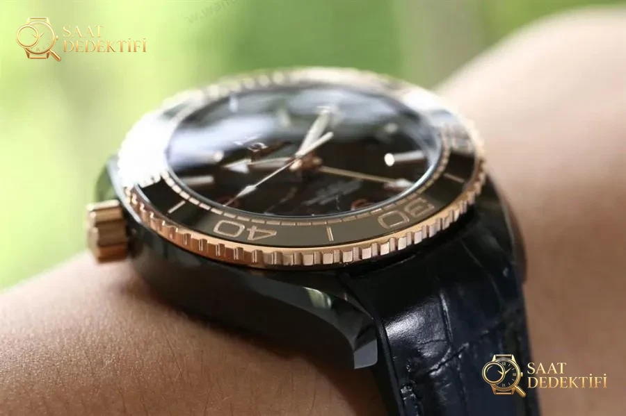 VS Factory Omega Seamaster 600M Deep Sea King saat incelemesi - Mekanizma Zemberek ve Balans Detayı