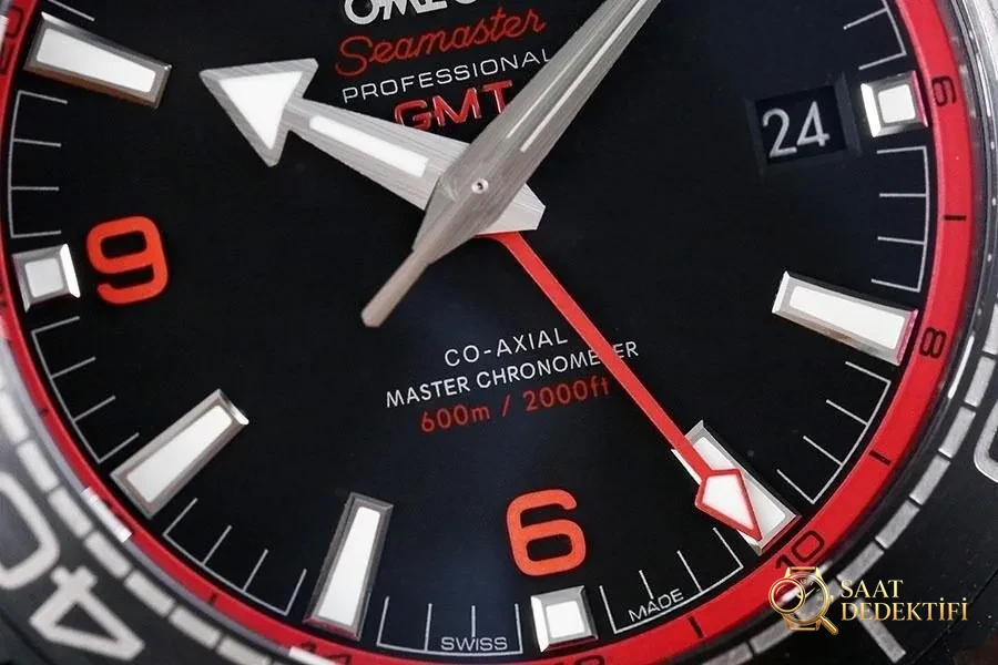 VS Factory Omega Seamaster 600m «Derin Deniz Kızılı» replika saat-215.92.46.22.01.003 - Arka Kapak ve Mekanizma Detayı