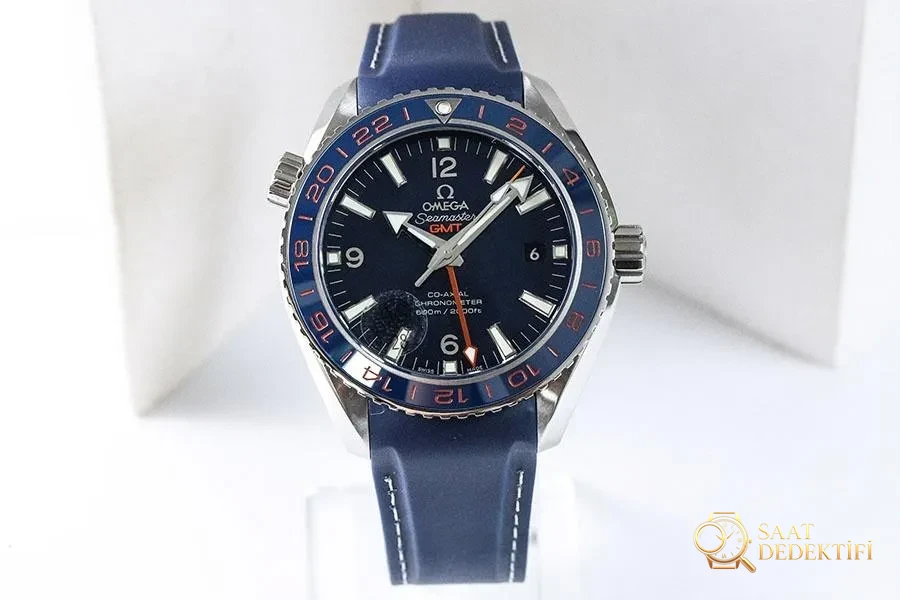 Recensione dell'orologio Omega VS Factory Replica - Vista frontale e design della cassa