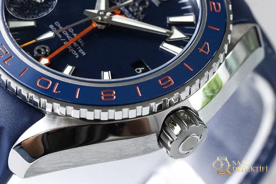 VS Factory Omega Seamaster 600m «Blue Bezel GMT» Orologio replica modello collaborazione Beautiful Planet-232.30.44.22.03.001 - Quadrante macro e lavorazione dell'indice