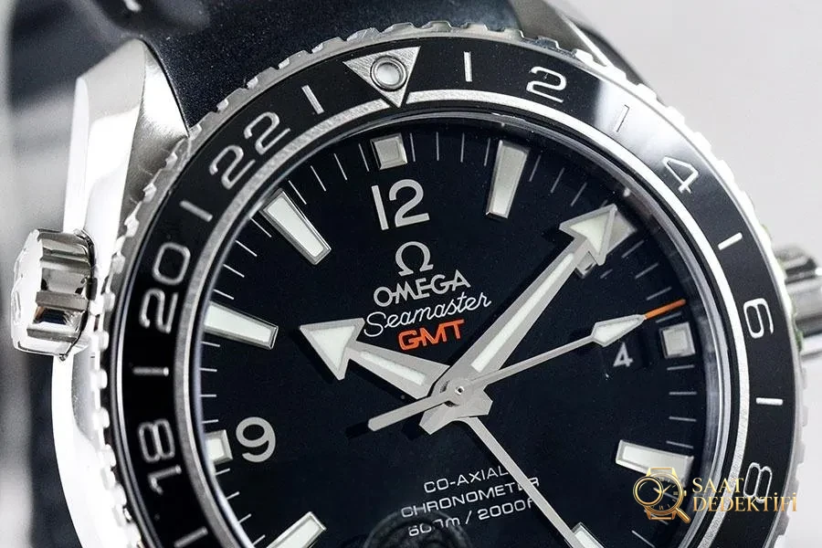Реплика наручных часов VS Factory Omega Seamaster 600m «Black Bezel GMT»-232.30.44.22.01.001 - Обзор корпуса и заводной головки