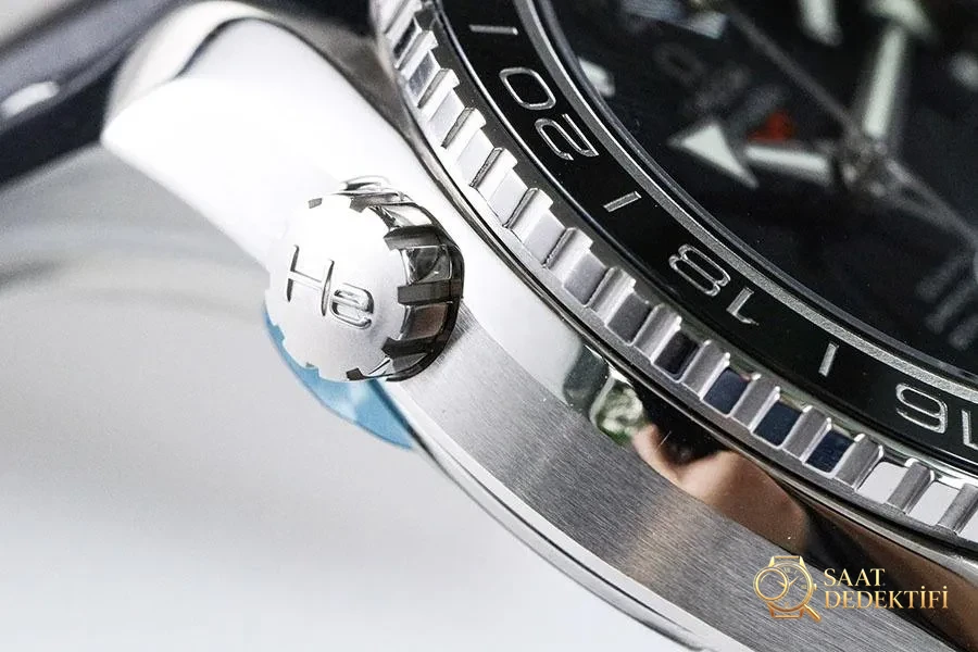 Реплика наручных часов VS Factory Omega Seamaster 600m «Black Bezel GMT»-232.30.44.22.01.001 - макроциферблат и качество изготовления индексов