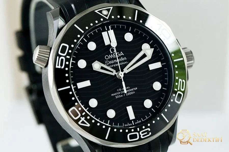 VS Factory Omega Seamaster 600M « Black Ceramic » réplique de montre-bracelet - 210.92.44.20.01.001 - Détail du cadran et finition de la lunette