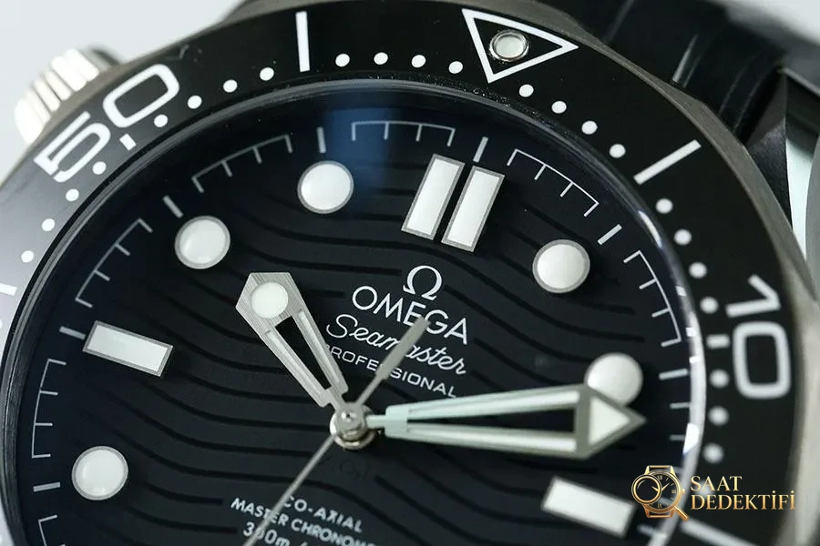 VS Factory Omega Seamaster 600M « Black Ceramic » réplique montre-bracelet - 210.92.44.20.01.001 - Profil du boîtier et examen de la couronne