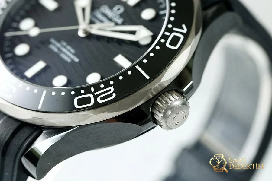 VS Factory Omega Seamaster 600M « Black Ceramic » réplique montre-bracelet - 210.92.44.20.01.001 - Cadran macro et fabrication de l'index