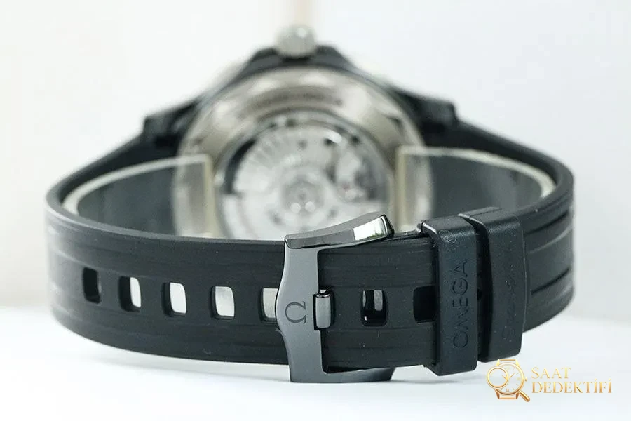 VS Factory Omega Seamaster 600M « Black Ceramic » réplique montre-bracelet - 210.92.44.20.01.001 - Position du poignet et proportion du boîtier