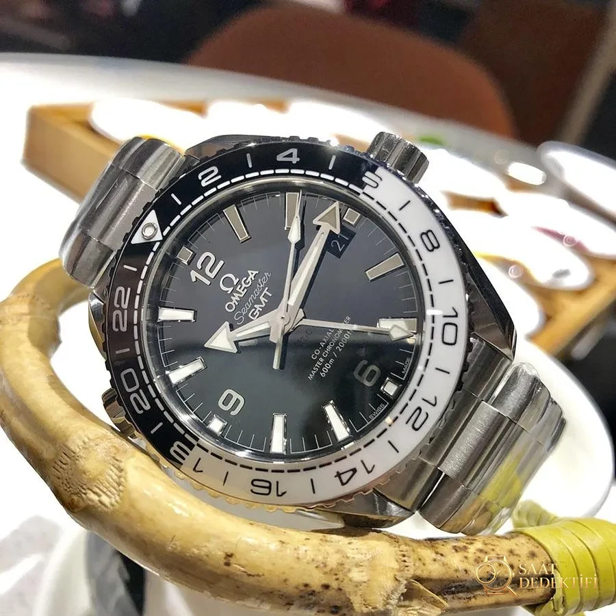 Omega Planet Ocean VS Factory İncelemesi - Ön Görünüm ve Kasa Tasarımı