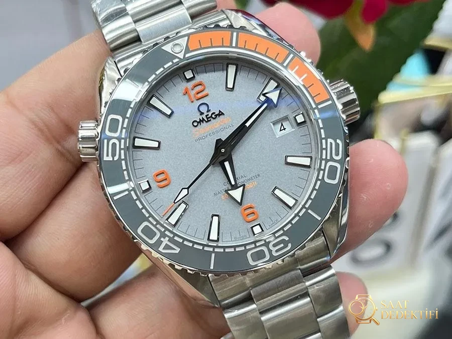 VS Factory Omega Seamaster 600M Titanyum Çeyrek Turuncu Replika Saat İncelemesi - Kadran Detayı ve Bezel İşçiliği