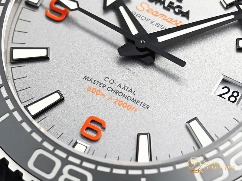 VS Factory Omega Seamaster 600M Titanyum Versiyon Çeyrek Turuncu Replika Kol Saati - VS Saat - Arka Kapak ve Mekanizma Detayı