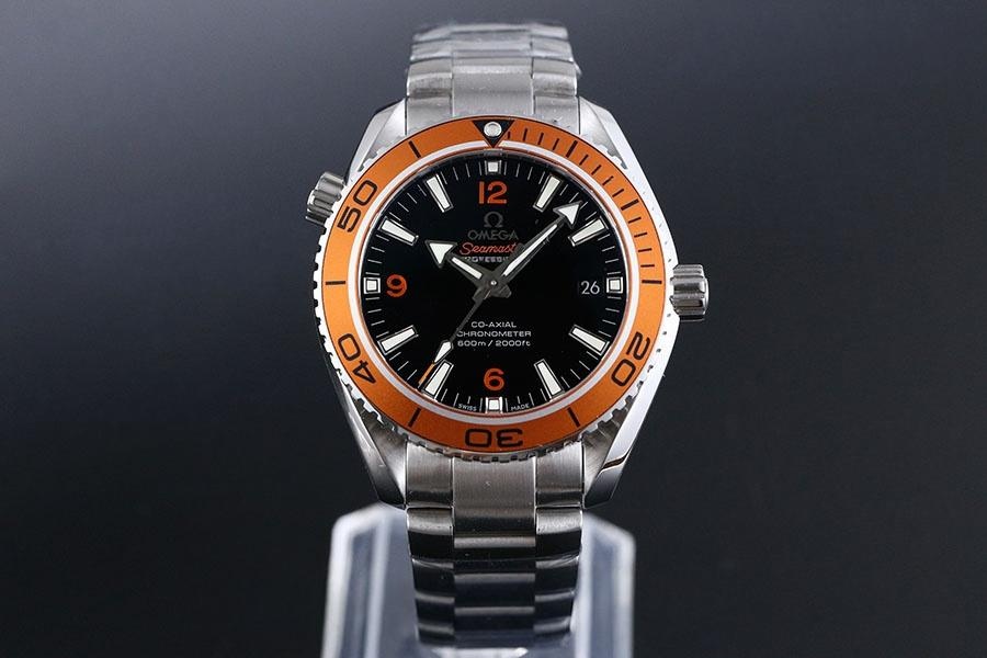VS Factory Omega Seamaster 600m «Turuncu Bezel» Replika Saat - 45,5 mm — 1. fotoğraf