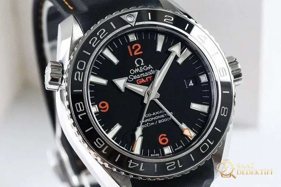 VS Factory Omega Seamaster 600m «Turuncu Yazılı GMT» Replika Kol Saati - 232.32.44.22.01.002 - Kadran Detayı ve Bezel İşçiliği