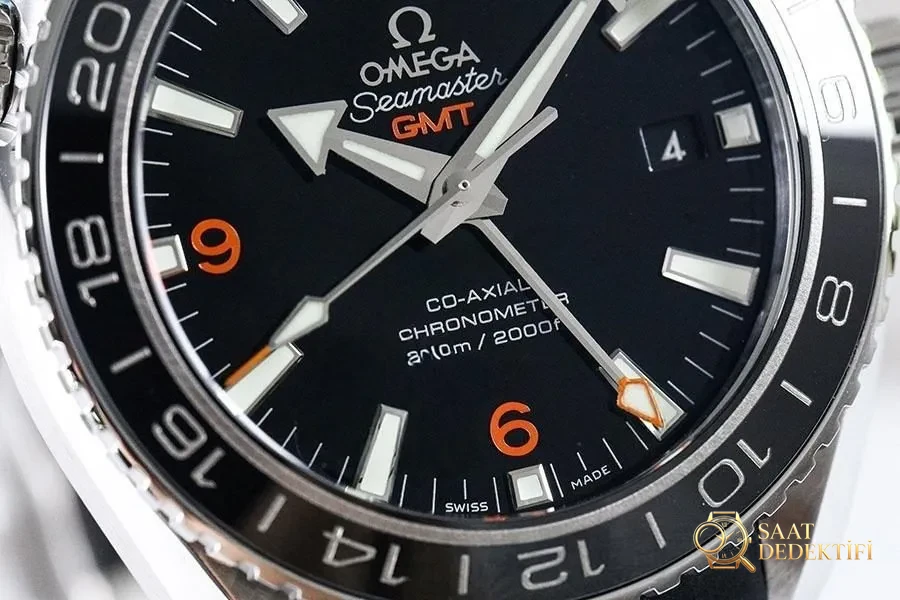 VS Factory Omega Seamaster 600m «Turuncu Yazılı GMT» Replika Kol Saati - 232.32.44.22.01.002 - Arka Kapak ve Mekanizma Detayı