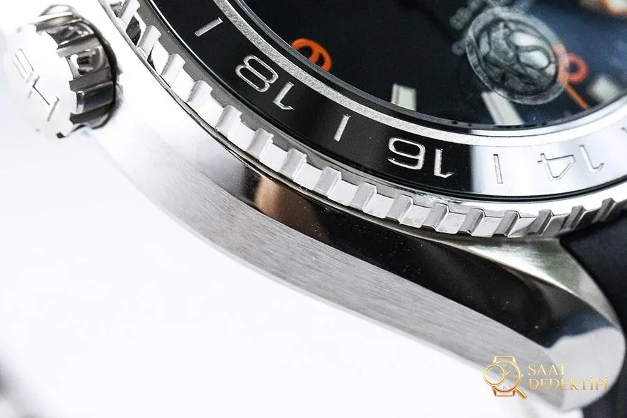 VS Factory Omega Seamaster 600m «Turuncu Yazılı GMT» Replika Kol Saati - 232.32.44.22.01.002 - Klips Kilidi ve Lazer Damgalar