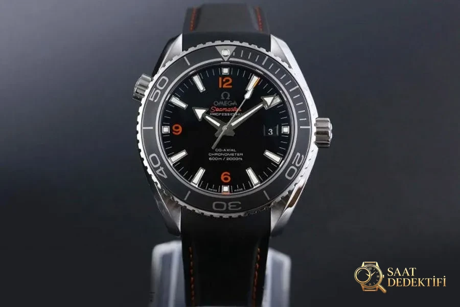 Examen de la réplique de montre Omega VS Factory – Vue de face et conception du boîtier