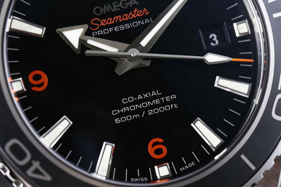 VS Factory Omega Seamaster 600M turuncu yazılı siyah bezel saat incelemesi — 4. fotoğraf
