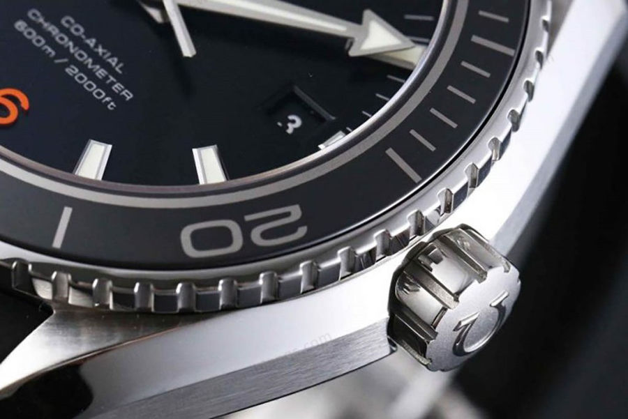 VS Factory Omega Seamaster 600M turuncu yazılı siyah bezel saat incelemesi — 5. fotoğraf