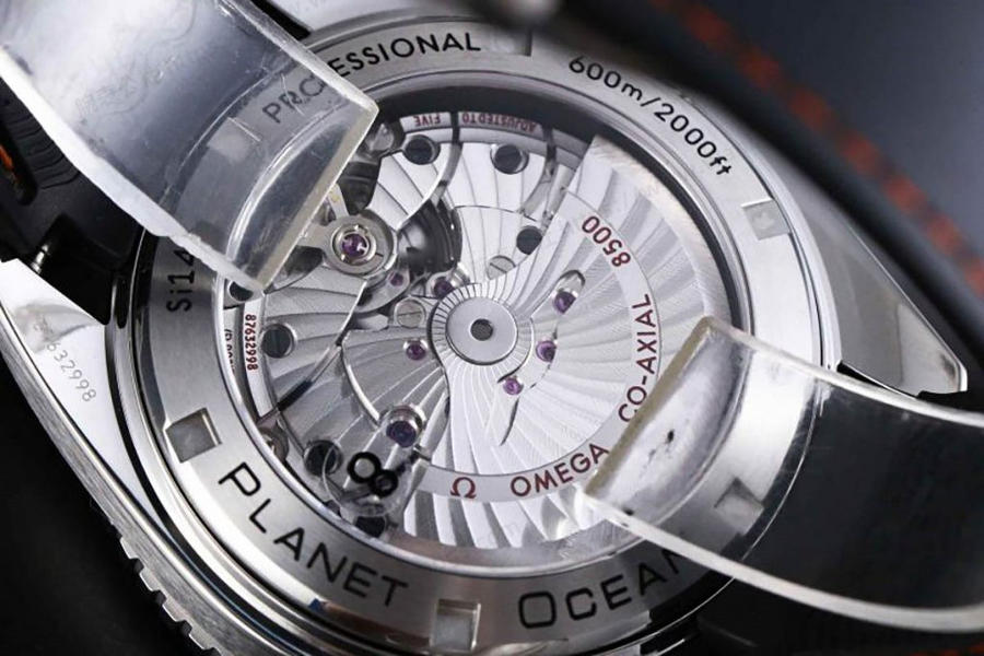 VS Factory Omega Seamaster 600M turuncu yazılı siyah bezel saat incelemesi — 6. fotoğraf
