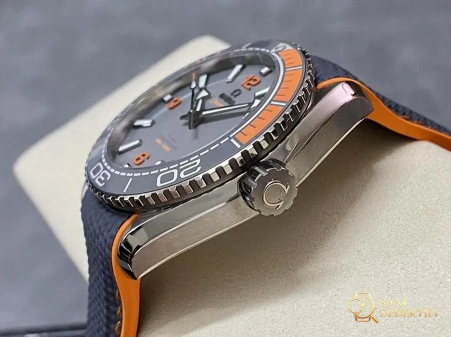 VS Factory Omega Seamaster çeyrek turuncu gri kadranlı replika saat nasıl - Kadran Detayı ve Bezel İşçiliği