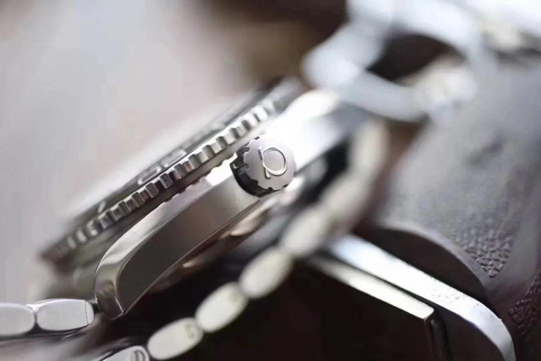 VS Factory Omega Seamaster Planet Ocean 600m 8500 tek parça mekanizması orijinal Seamaster 600m ile karşılaştırıldığında benzerlik oranı ne kadar? — 3. fotoğraf