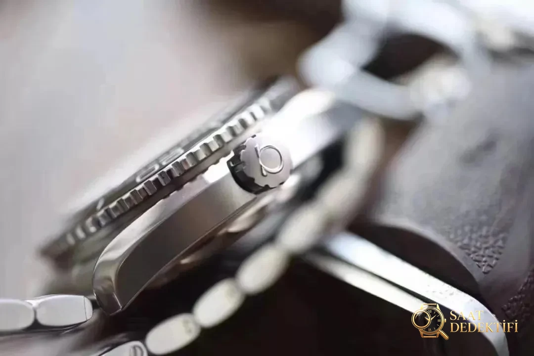 VS Factory Omega Seamaster Planet Ocean 600m 8500 tek parça mekanizması orijinal Seamaster 600m ile karşılaştırıldığında benzerlik oranı ne kadar? - Kasa Profili ve Kurma Kolu İncelemesi