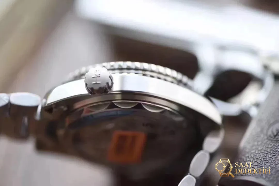 VS Factory Omega Seamaster Planet Ocean 600m 8500 tek parça mekanizması orijinal Seamaster 600m ile karşılaştırıldığında benzerlik oranı ne kadar? - Arka Kapak ve Mekanizma Detayı