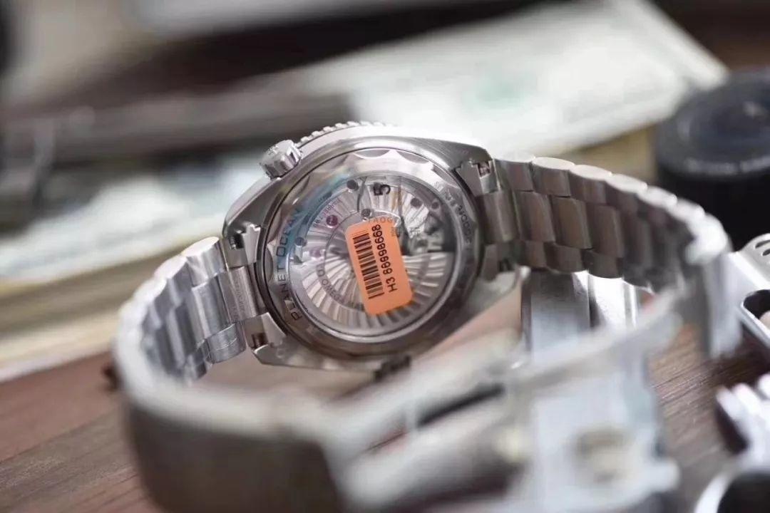 VS Factory Omega Seamaster Planet Ocean 600m 8500 tek parça mekanizması orijinal Seamaster 600m ile karşılaştırıldığında benzerlik oranı ne kadar? — 5. fotoğraf