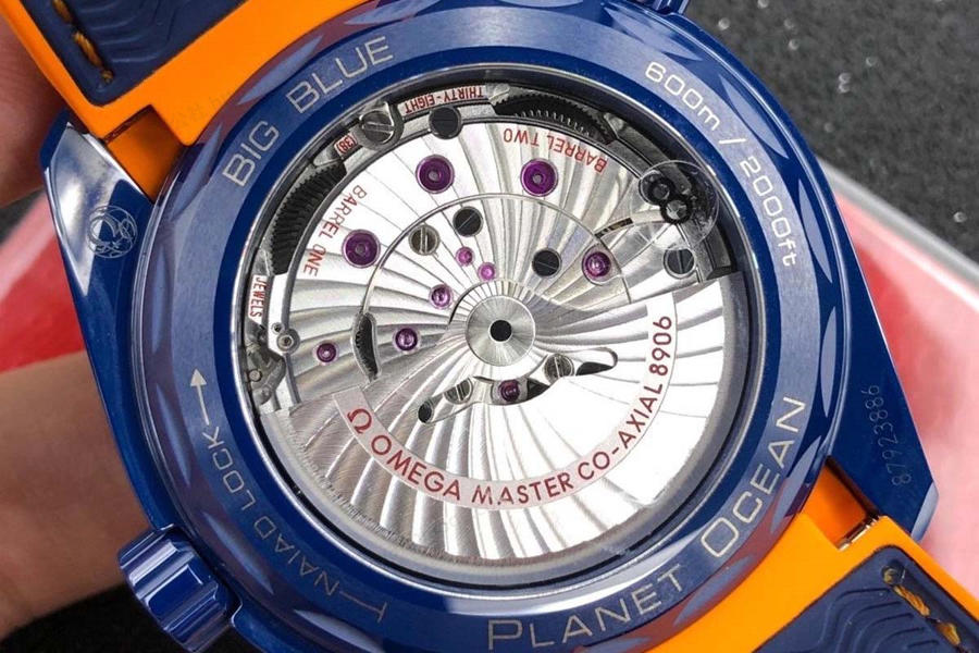 VS Factory Omega Seamaster Planet Ocean Deniz Mavisi kol saati incelemesi — 8. fotoğraf