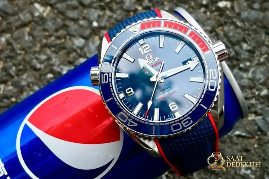 VS Factory Omega Seamaster Planet Ocean Pyeongchang 2018 Limited Edition (Cola Bezel) İnceleme - Arka Kapak ve Mekanizma Detayı