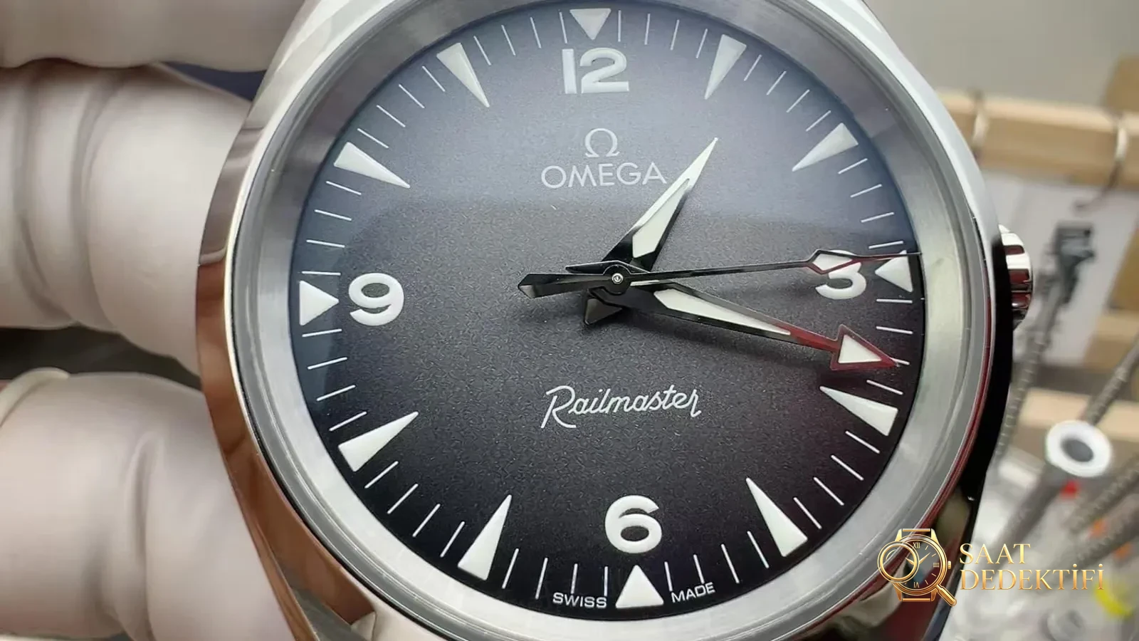 VS Factory Omega Seamaster Railmaster 38 mm Examen de la fabrication - Bracelet, fermoir et mécanisme de clip