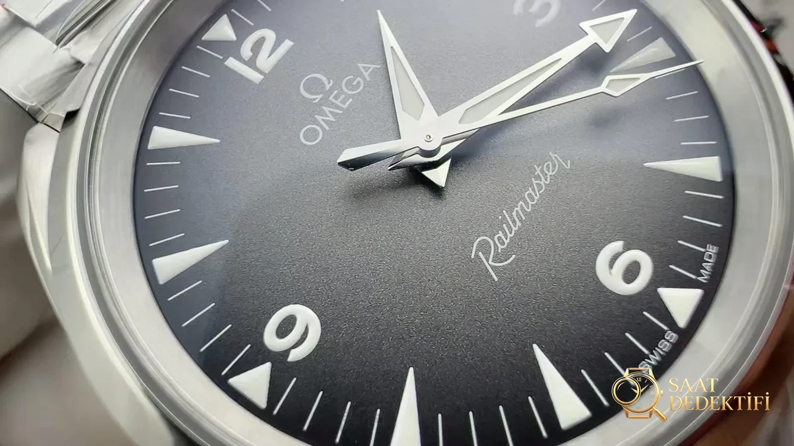 Examen de la fabrication du VS Factory Omega Seamaster Railmaster 38 mm - Fabrication du cadran macro et de l'index