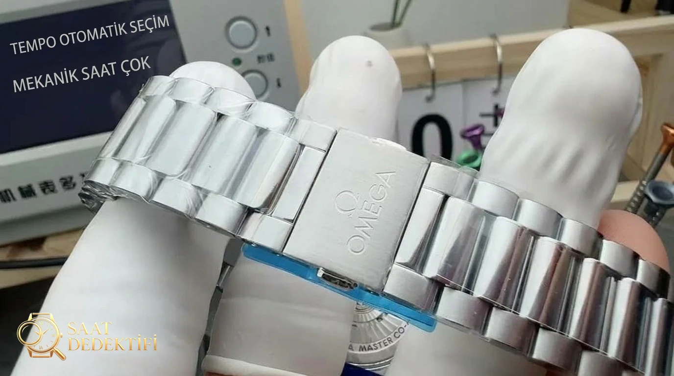 Examen de la fabrication du VS Factory Omega Seamaster Railmaster 38 mm - Angle général et position esthétique
