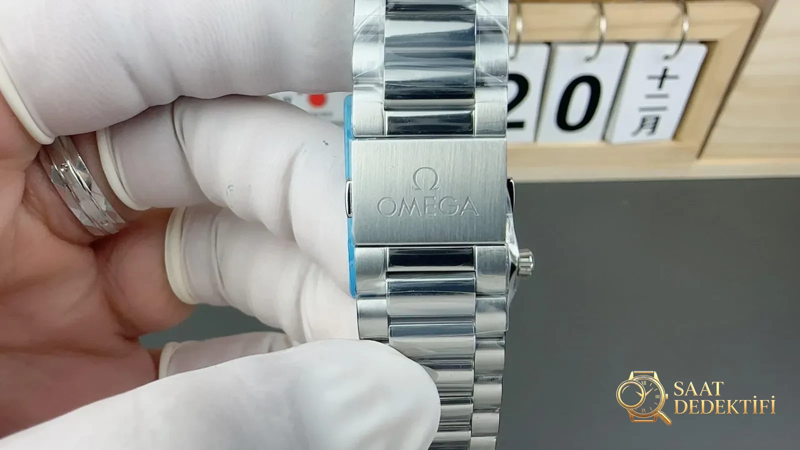 VS Factory Omega Seamaster Railmaster 38 mm Examen de la fabrication - Qualité de l'acier et du polissage du boîtier