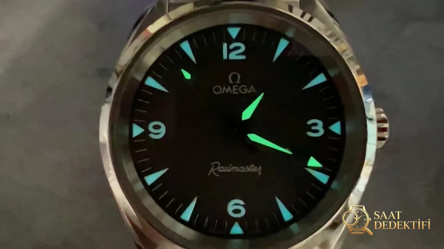 VS Factory Omega Seamaster Railmaster 38 mm Examen de la fabrication - Séparation des maillons du bracelet et structure des broches