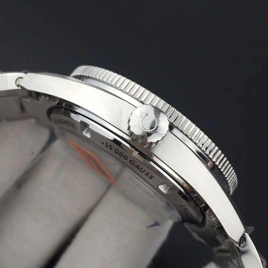 VS Factory Omega Seamaster Serisi "007 Spectre Küresel Sınırlı Sayıda Üretim" Saat İncelemesi — 5. fotoğraf