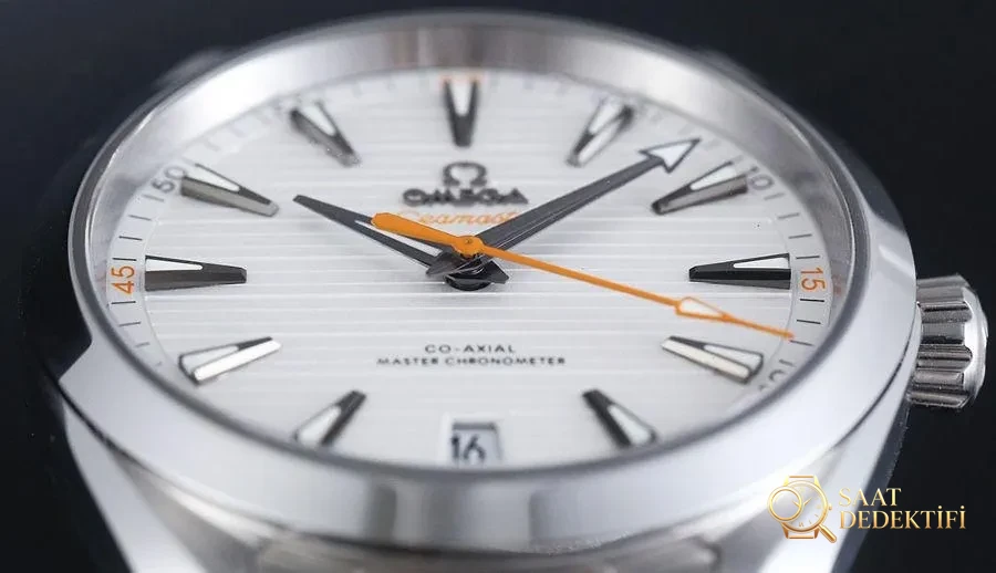 VS Factory Omega Seamaster serisi 150M teak beyaz kadran turuncu ibreli model saat incelemesi - Arka Kapak ve Mekanizma Detayı