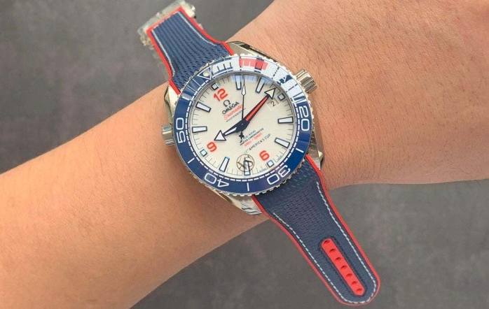 VS Factory Omega Seamaster serisi America's Cup "kırmızı-mavi-beyaz" replika kol saati incelemesi — 1. fotoğraf