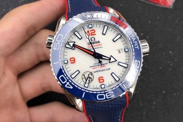 VS Factory Omega Seamaster serisi America's Cup "kırmızı-mavi-beyaz" replika kol saati incelemesi — 2. fotoğraf