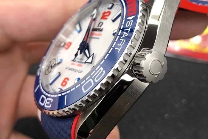 VS Factory Omega Seamaster serisi America's Cup "kırmızı-mavi-beyaz" replika kol saati incelemesi — 4. fotoğraf
