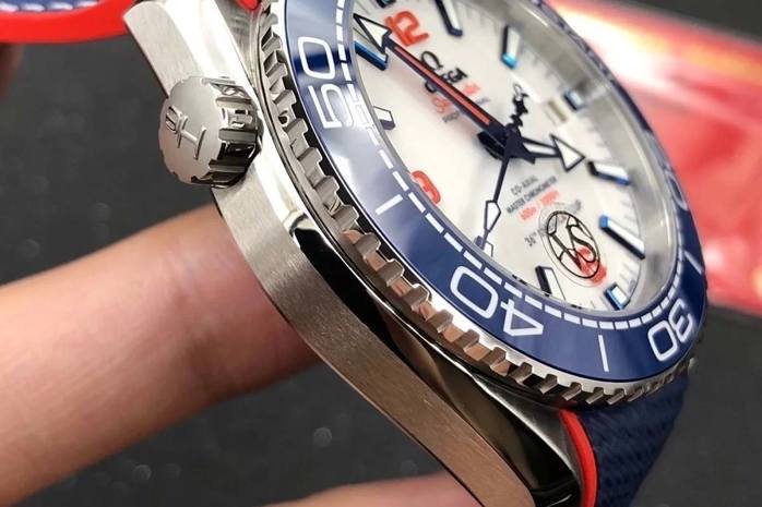 VS Factory Omega Seamaster serisi America's Cup "kırmızı-mavi-beyaz" replika kol saati incelemesi — 5. fotoğraf