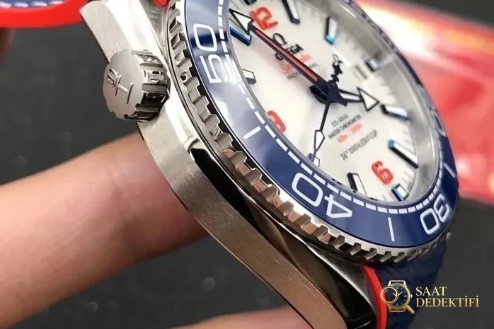 VS Factory Omega Seamaster serisi America's Cup "kırmızı-mavi-beyaz" replika kol saati incelemesi - görsel 4