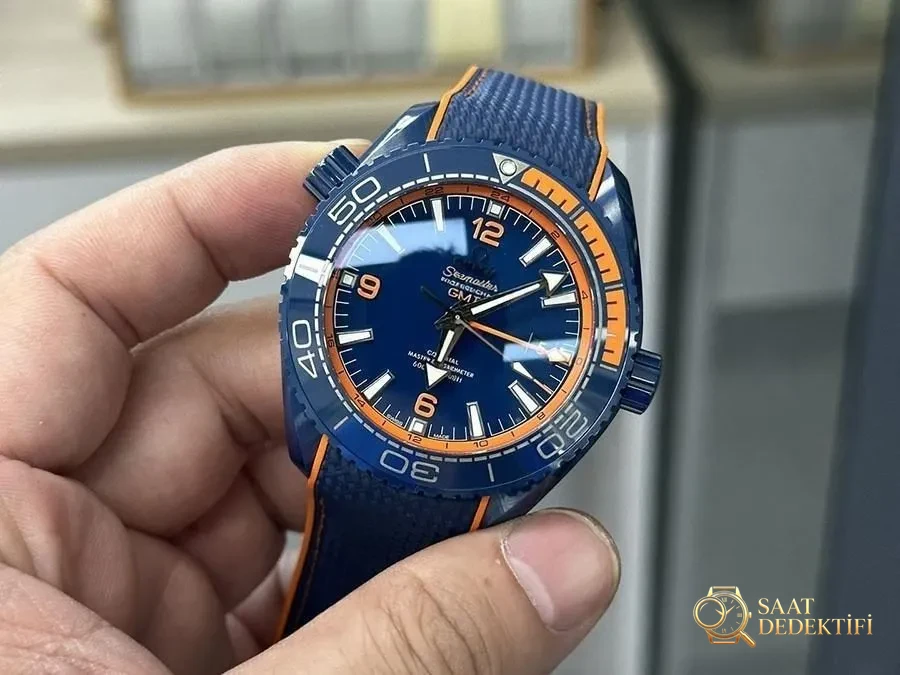 VS Factory Omega Seamaster Serisi «Berrak Deniz Mavisi» Replika Kol Saati - 215.92.46.22.03.001 - Kasa Profili ve Kurma Kolu İncelemesi
