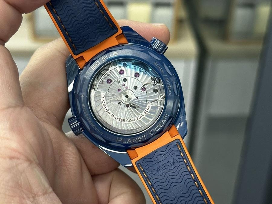 VS Factory Omega Seamaster Serisi «Berrak Deniz Mavisi» Replika Kol Saati - 215.92.46.22.03.001 — 5. fotoğraf