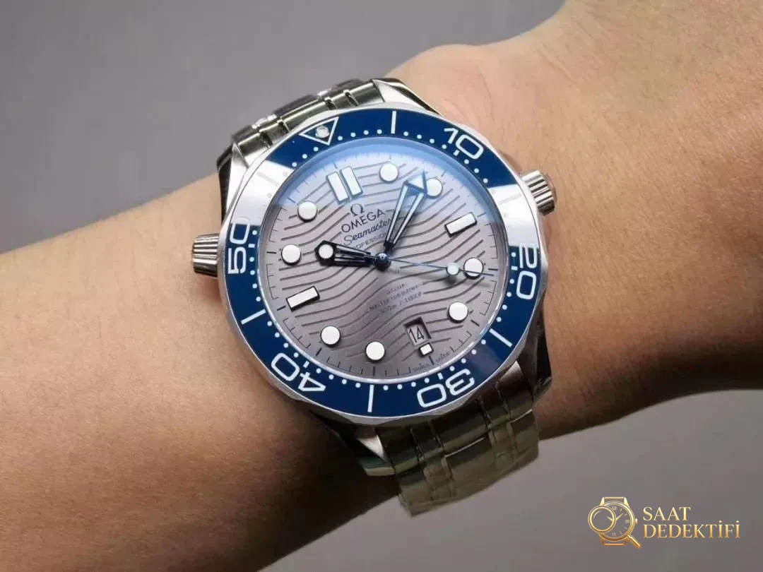 I am sharing a few watch models from the VS Factory Omega series - Wrist Position and Case Proportion
