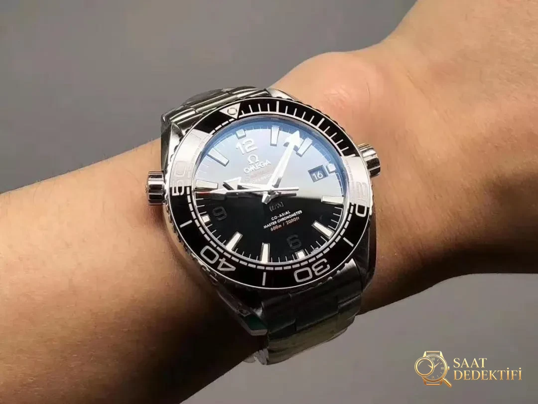 I am sharing a few watch models from the VS Factory Omega series - Bracelet Link Separation and Pin Structure