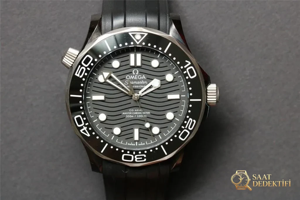 VS Factory Omega Yeni Seamaster 300 Gerçek Seramik Kasa, Dalga Desenli Kadran, 43.5 mm Tarihsiz Replika Kapsamlı İncelemesi - Kadran Detayı ve Bezel İşçiliği