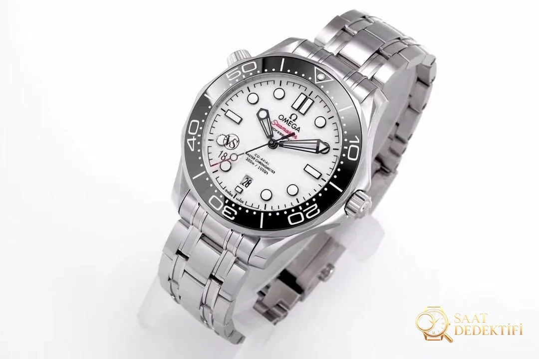 VS Factory Omega Yeni Seamaster 300m Panda Göz Siyah Bezel Beyaz Seramik Kadran 42 mm Replika Saat Görsel İnceleme - Kasa Profili ve Kurma Kolu İncelemesi