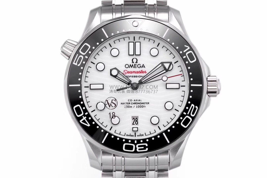 VS Factory Omega Yeni Seamaster 300m Panda Göz Siyah Bezel Beyaz Seramik Kadran 42 mm Replika Saat Görsel İnceleme — 4. fotoğraf